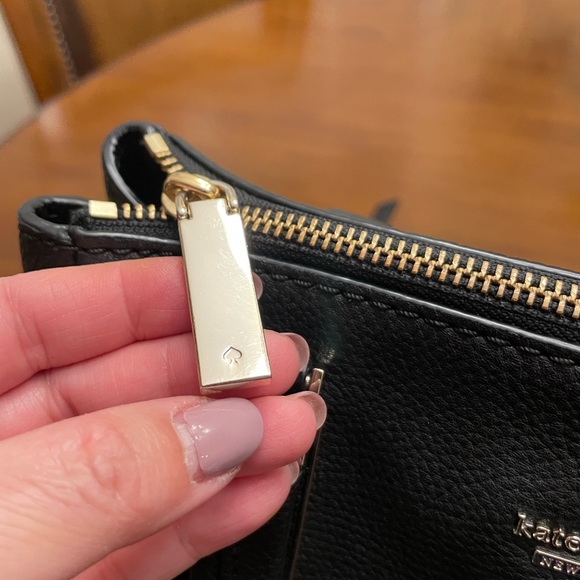 Kate Spade cross over bag. - Picture 9 of 12
